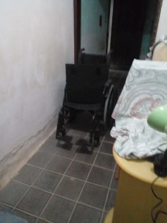 Vendo essas 2 cadeiras de rodas.