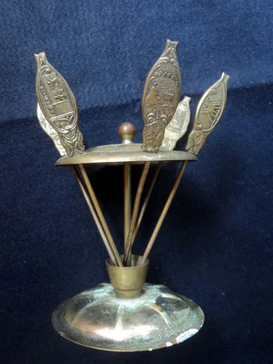 Porta Espetos com 05 espetos antigos p/ Petiscos (Item para Colecionador ou Decoração) - Foto 2