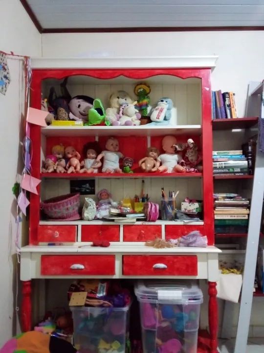 Estante vermelha (no precinho)