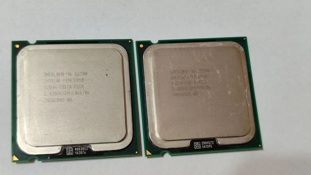 Três processadores Intel lga 775.