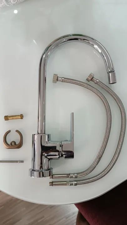 Torneira de Cozinha - Cromada - água quente e fria