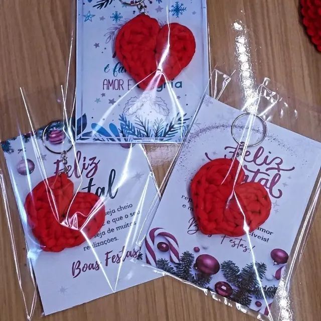 Lembrancinhas de Natal Chaveiro de coração em fio de malha. - Foto 2