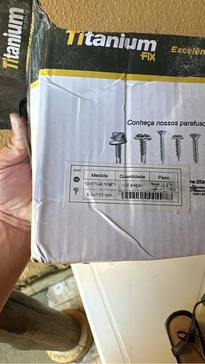 Tenho 4000 parafusos vendo tudo por 3.000,00 reais. 