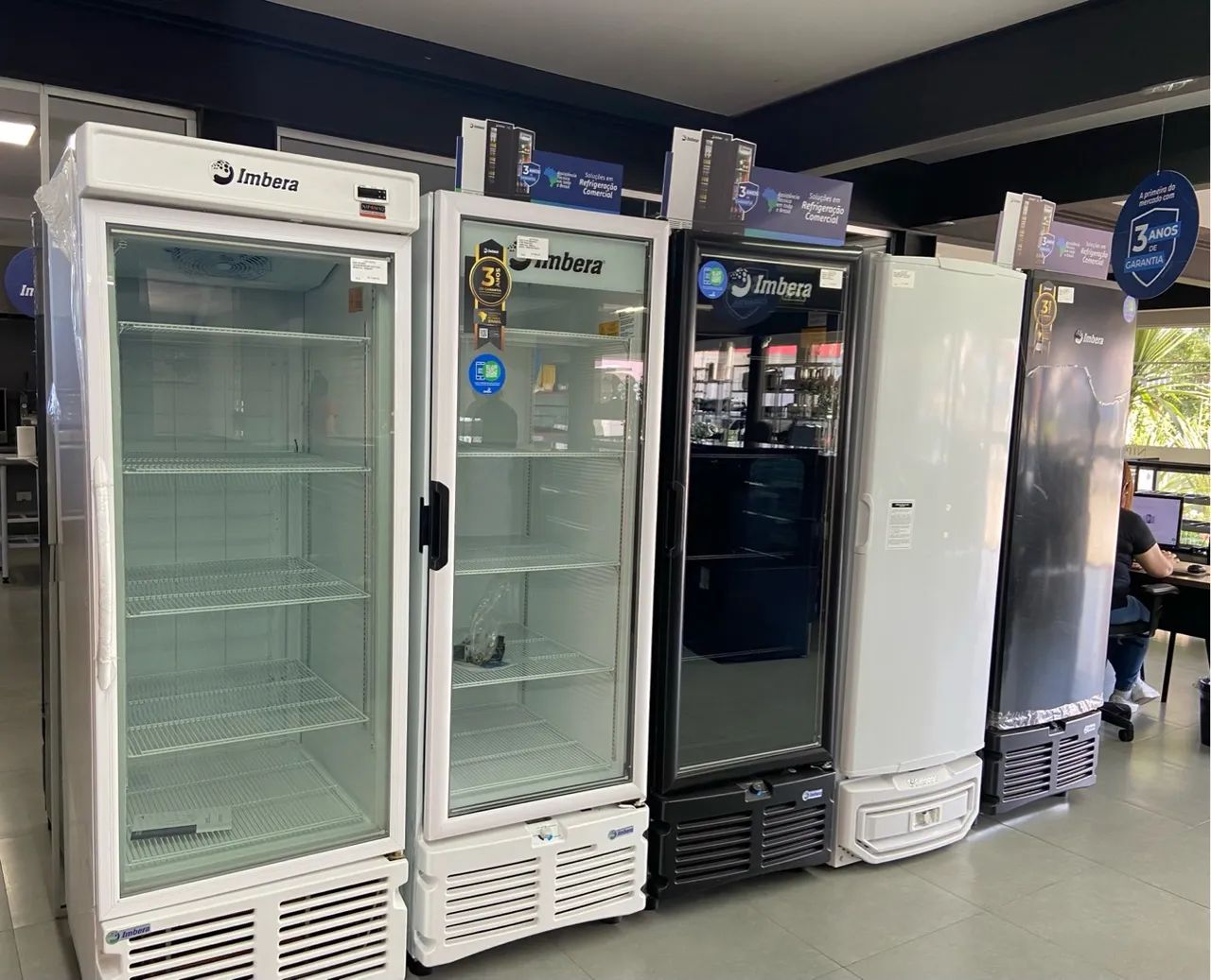 FREEZER VERTICAL TRIPLA AÇÃO PORTA SÓLIDA EVZ21 - IMBERA - Foto 4