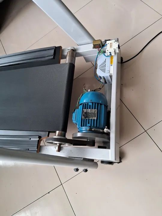 Esteira profissional trg(motor placa weg)bem novinha - Foto 4