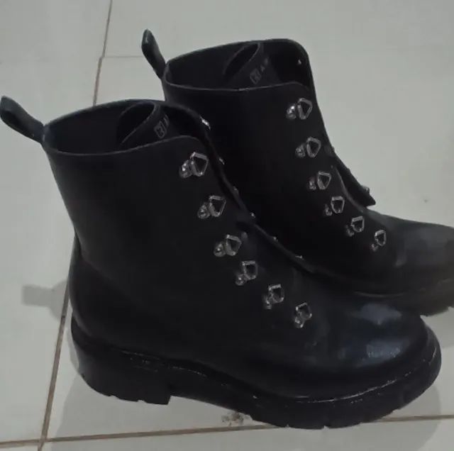 Bota coturno preto com salto Ramarim
