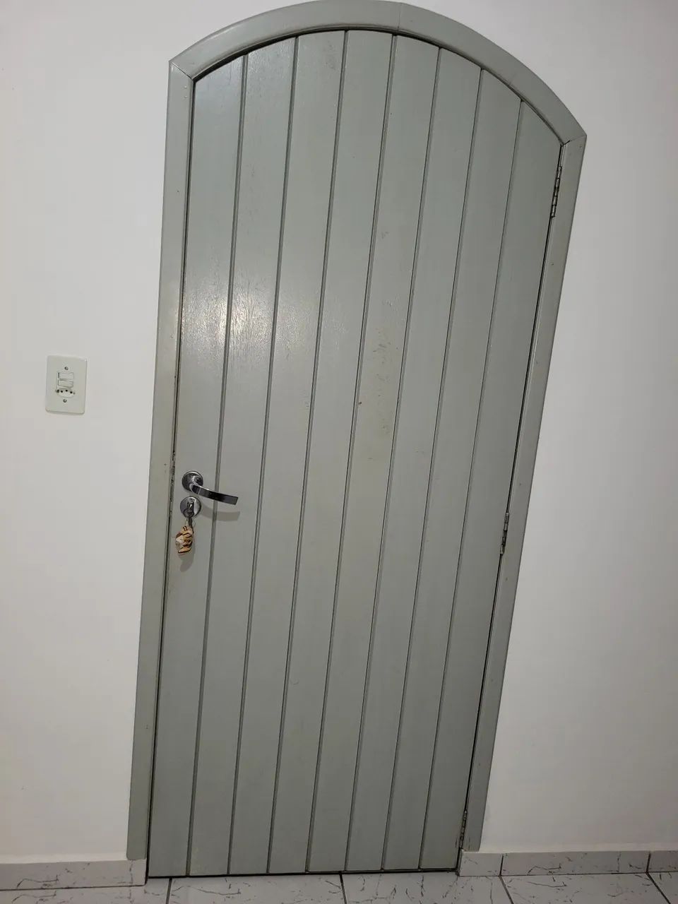 Porta de madeira maciça 