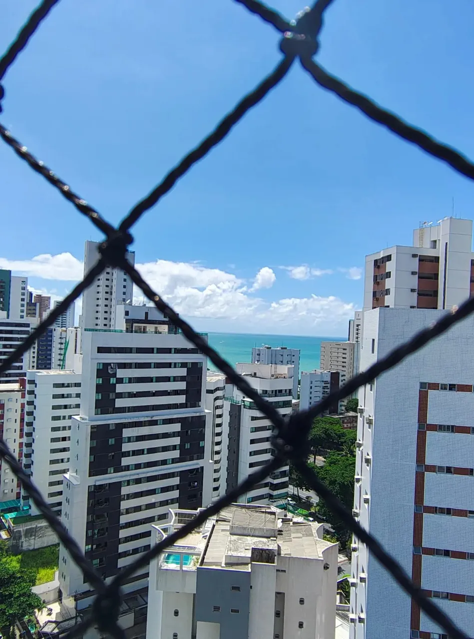 EXCELENTE 4 QUARTOS COM 3 SUÍTES COM 3 VAGAS PRÓXIMO À PRAIA