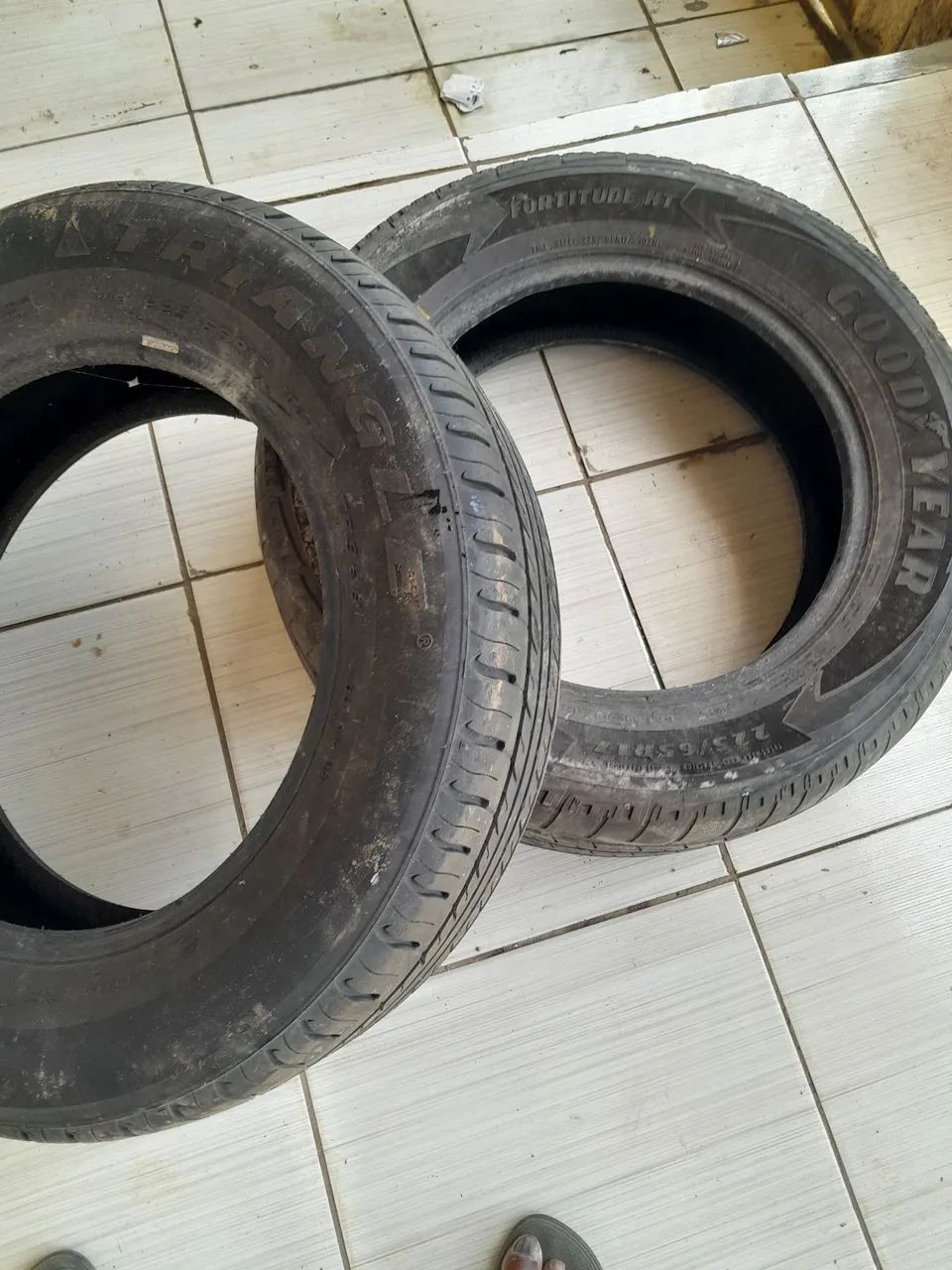 Vendo 2 peneu para camionete 