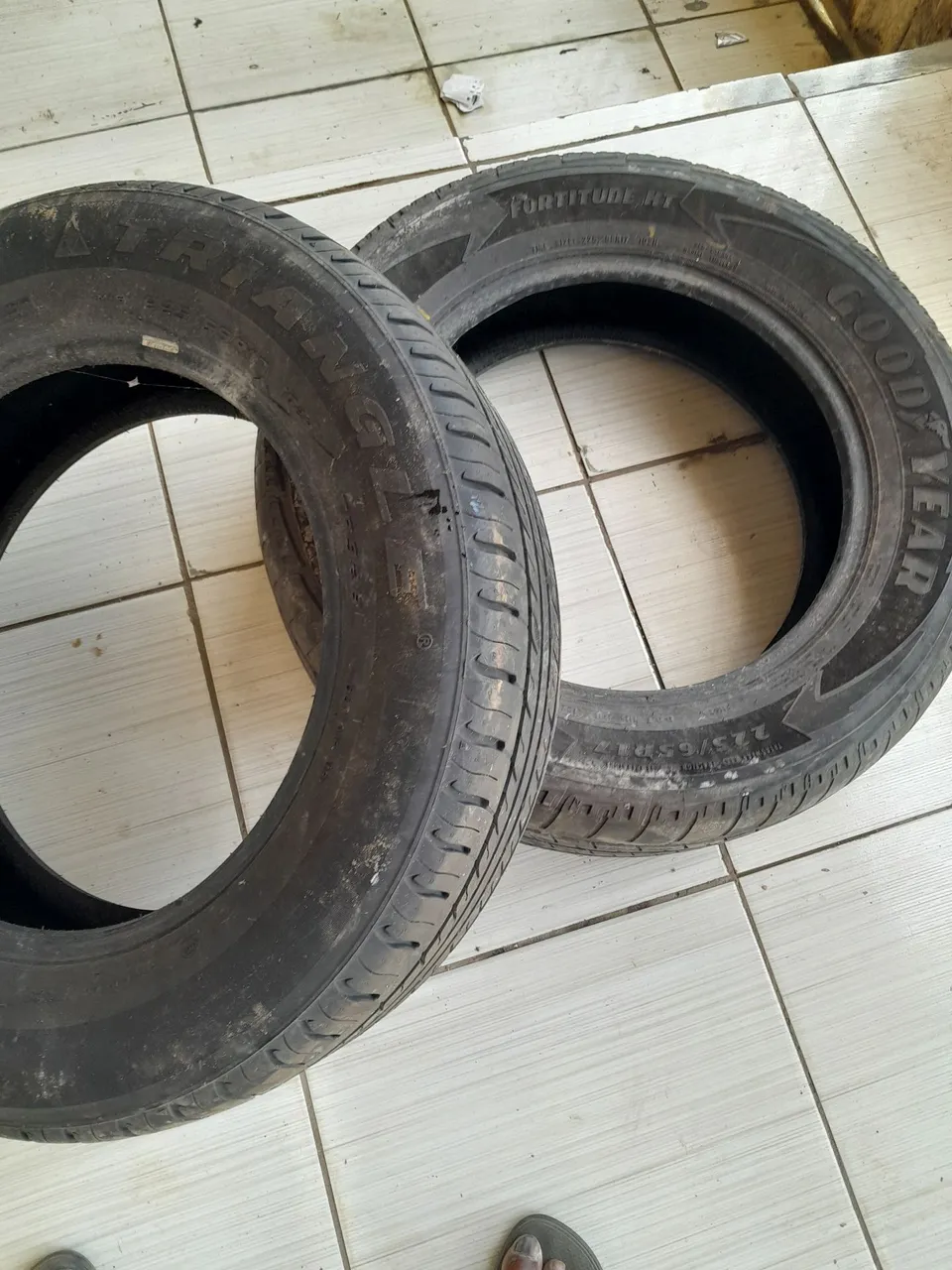 Vendo 2 peneu para camionete