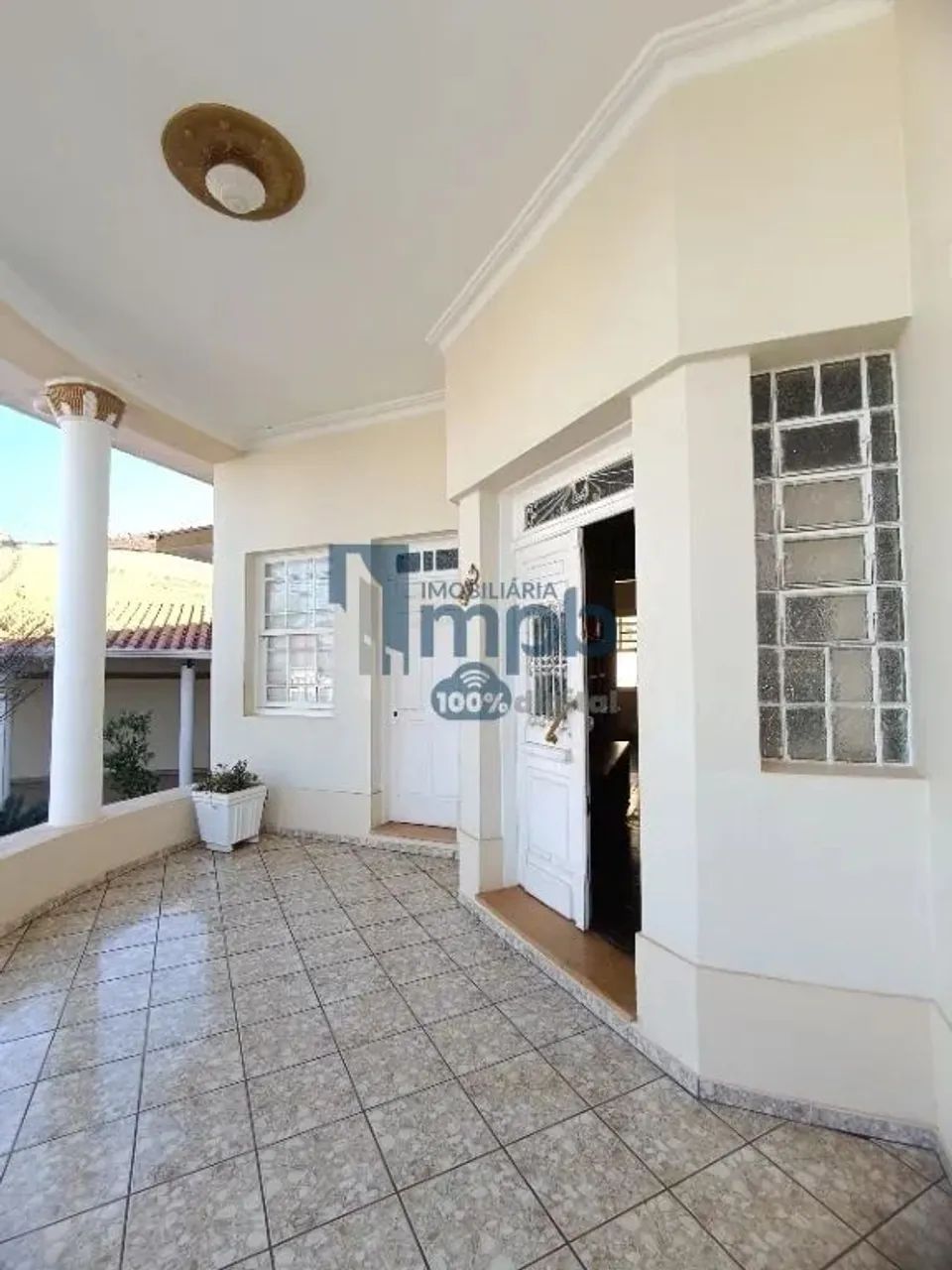 RESIDÊNCIA COM ESTILO ÚNICO NA ESTAÇÃO - Foto 3