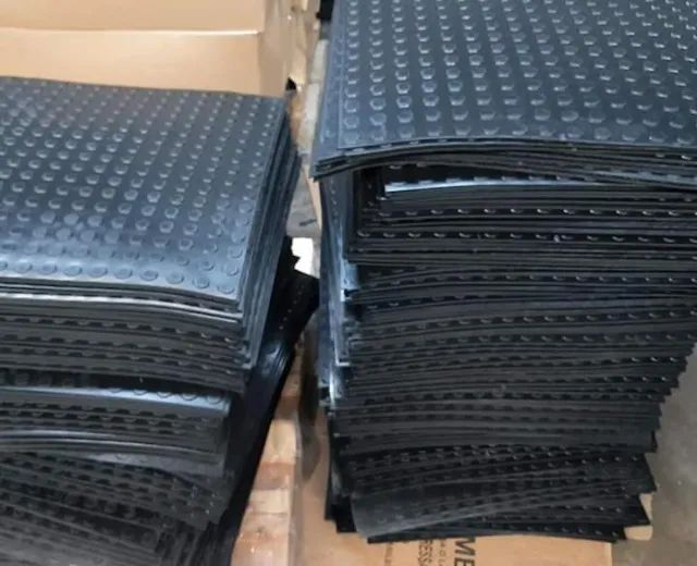 piso borracha pastilhado 50x50cm para academias areas internas e externas