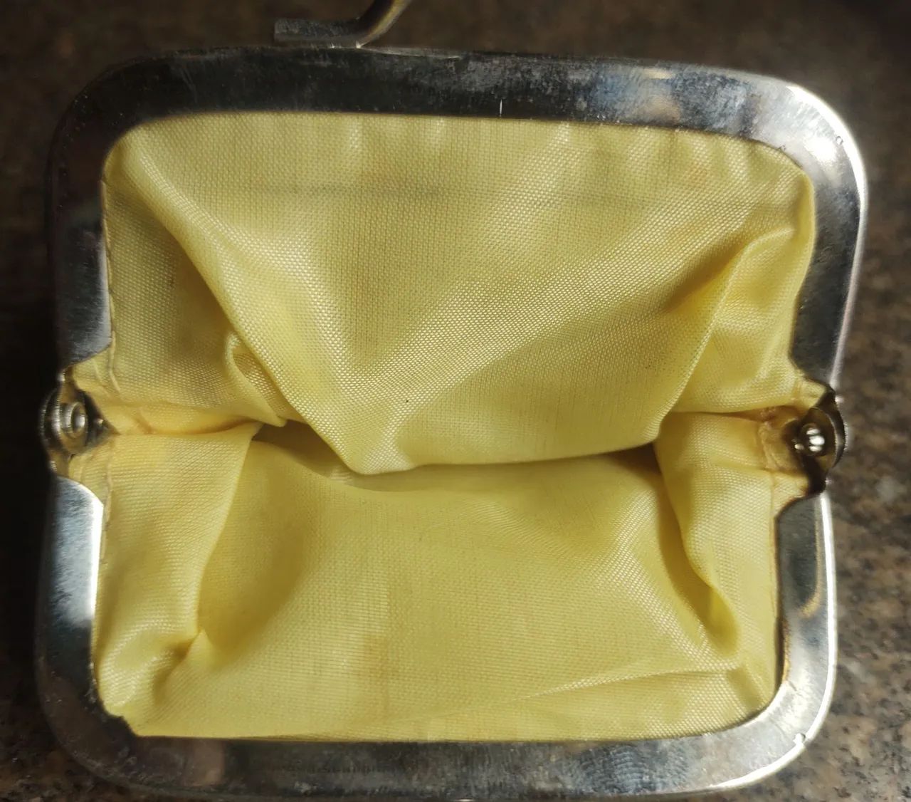 Bolsa de mão para guarda  moedas dourada vintage - Foto 2