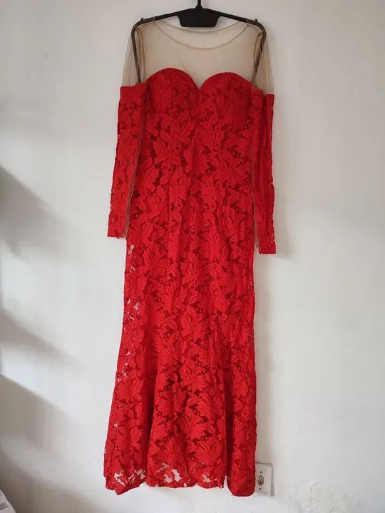 Vestido de renda vermelho longo