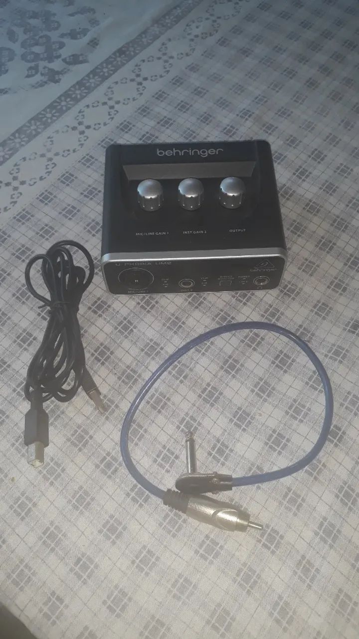 interface behringuer u-phoria um2 - Foto 4