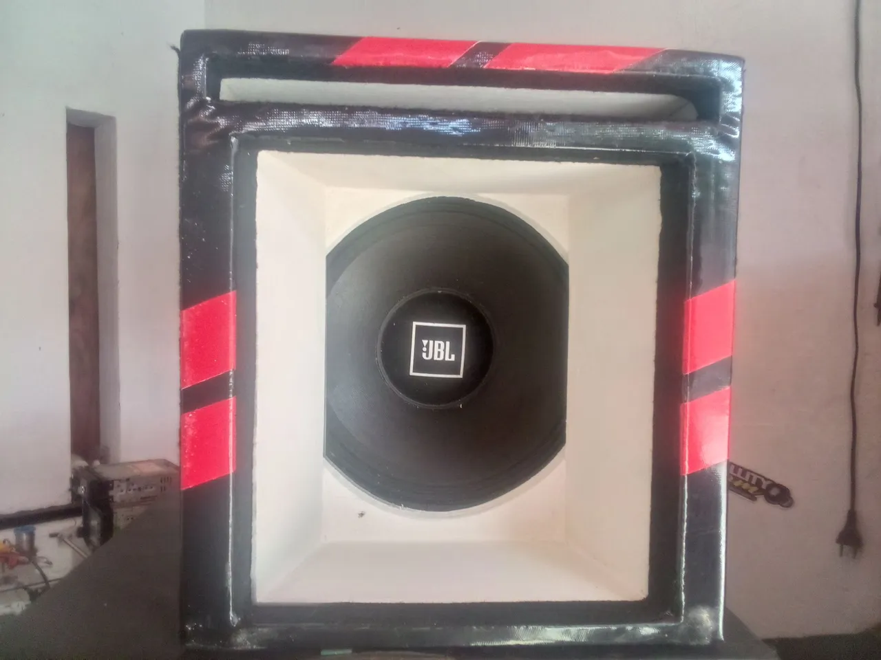 Caixa de médio JBL 10