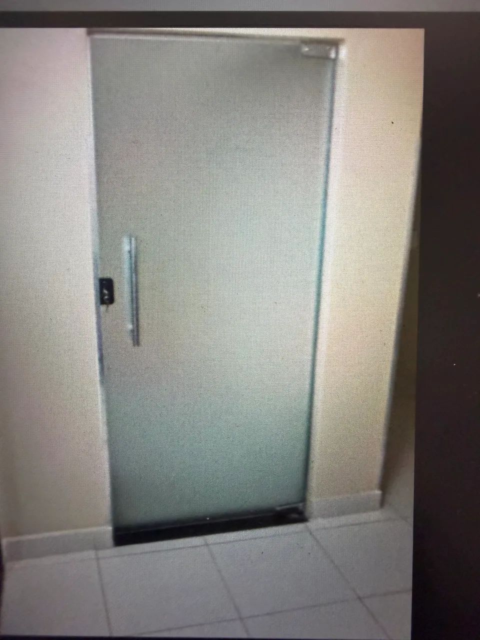 Porta de vidro 64840841574402120