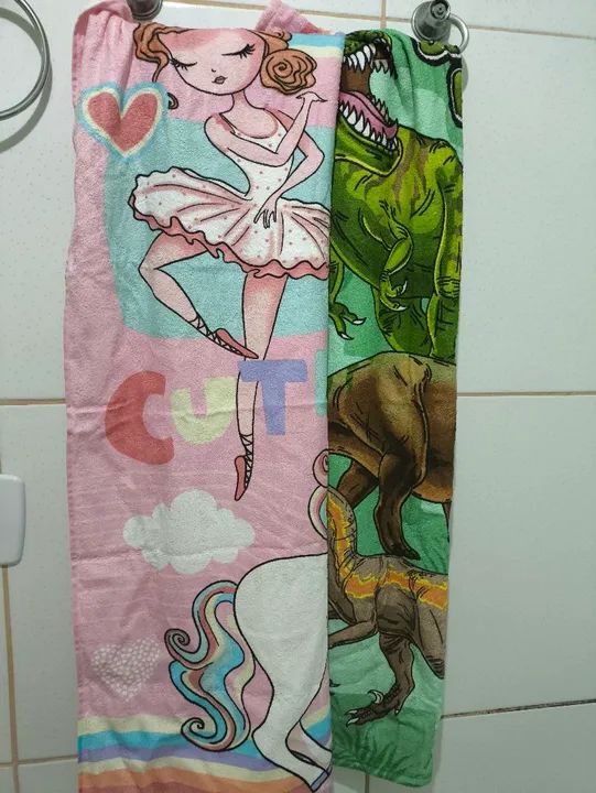 Toalha de Banho Infantil NOVAS- Dinossauro e Bailarina