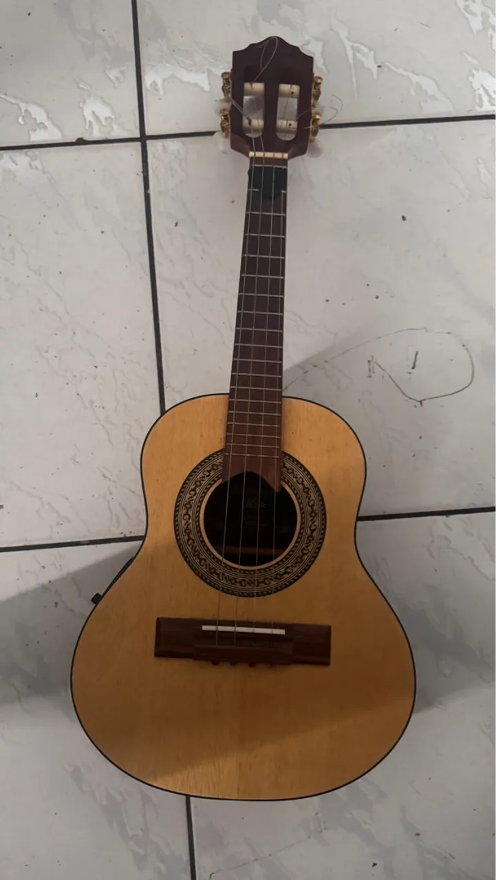 Cavaquinho eletro acustico
