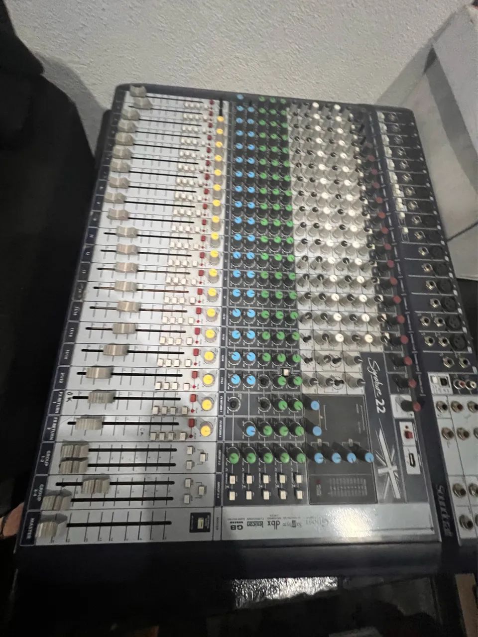 Mesa de Som Soundcraft 22 canais 