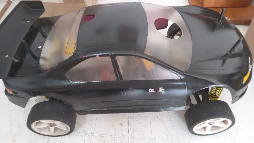 Carrinho elétrico 1/10 com 2 bolhas, rádio controle, completo.