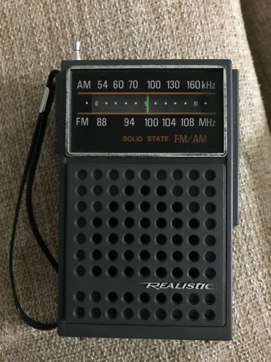 Rádio portátil Realistic década de 80 - Foto 4