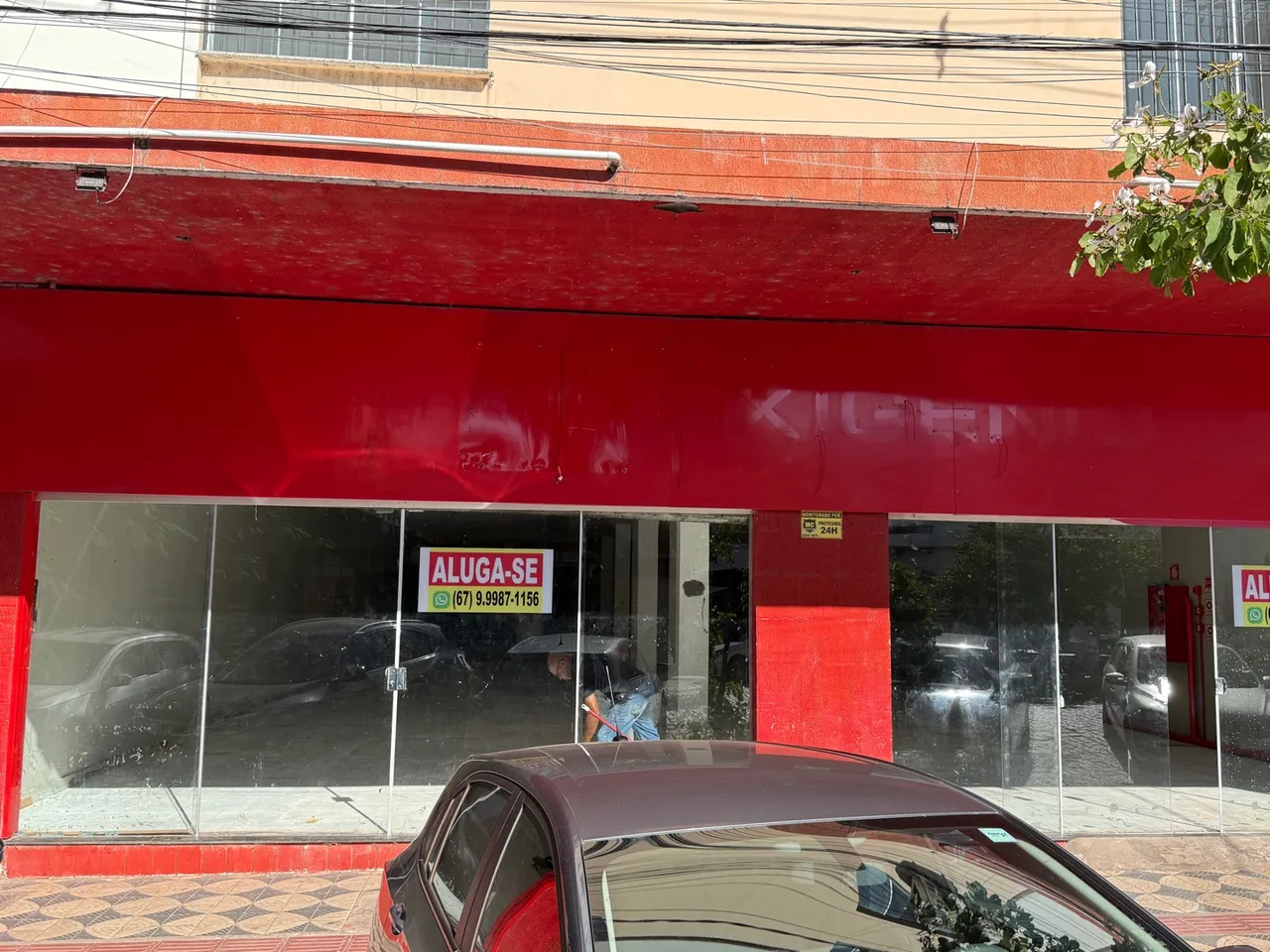 Aluga-se salão comercial