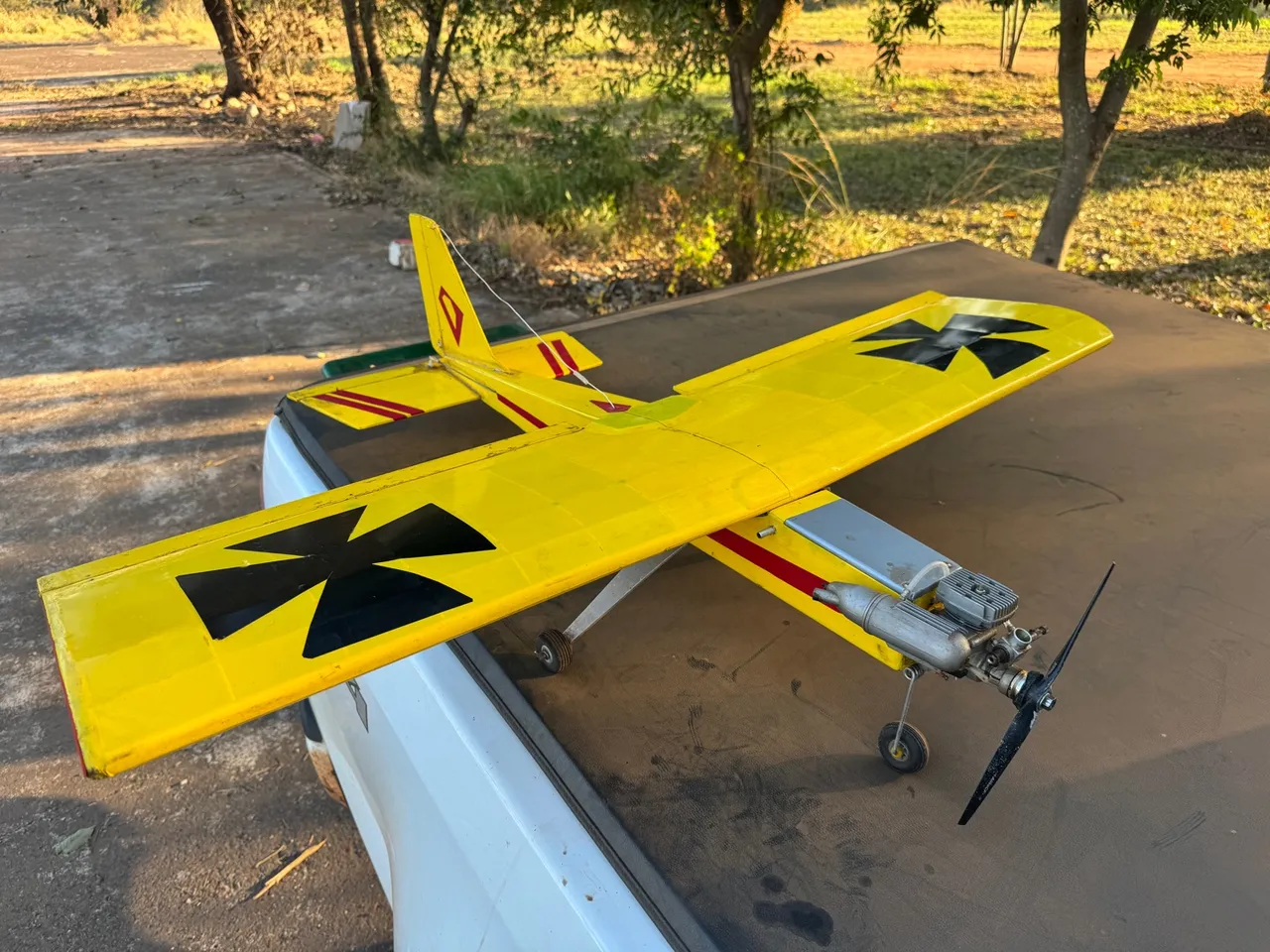 Aeromodelo Stick Clássico com Motor a Combustão