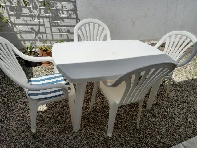 Mesa retangular com 4 cadeiras ótimo estado64842834689025121