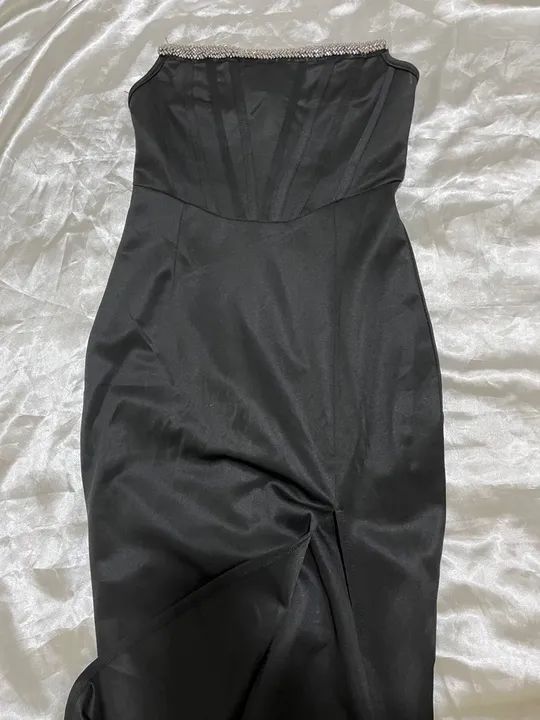 Vestido Elegante com fenda e pedrarias (P) - Foto 3