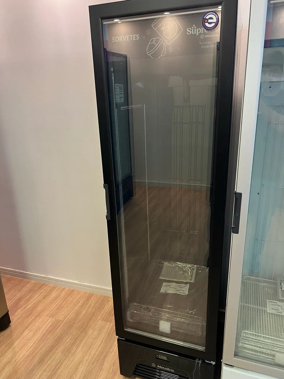 Freezer slim 336 litros ar forçado total black Metalfrio pronta entrega 
