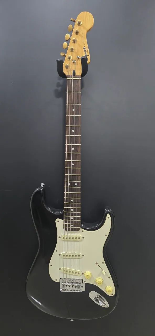 Guitarra Fender Squier Bullet Stratocaster SSS (aceito trocas)