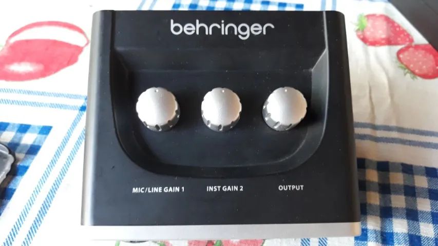interface behringuer u-phoria um2 - Foto 2