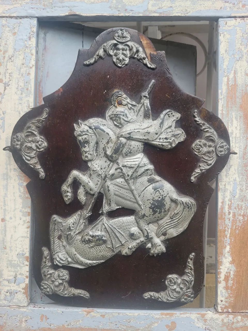 Antigo Painel em Madeira com Escultura de São Jorge
