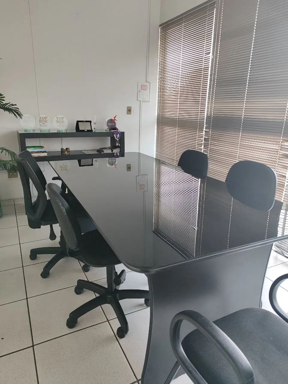 Mesa de Reuniao com Tampo de Vidro