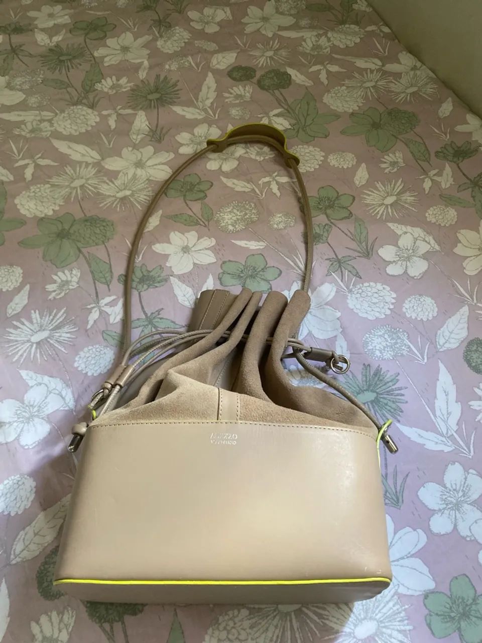 Bolsa Arezzo Bege de Couro - Foto 2