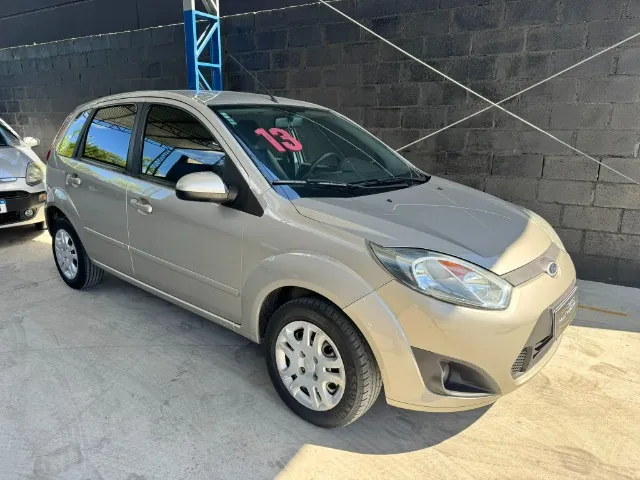 Ford Fiesta 1.6 com ar condicionado, direção hidráulica completo 2013