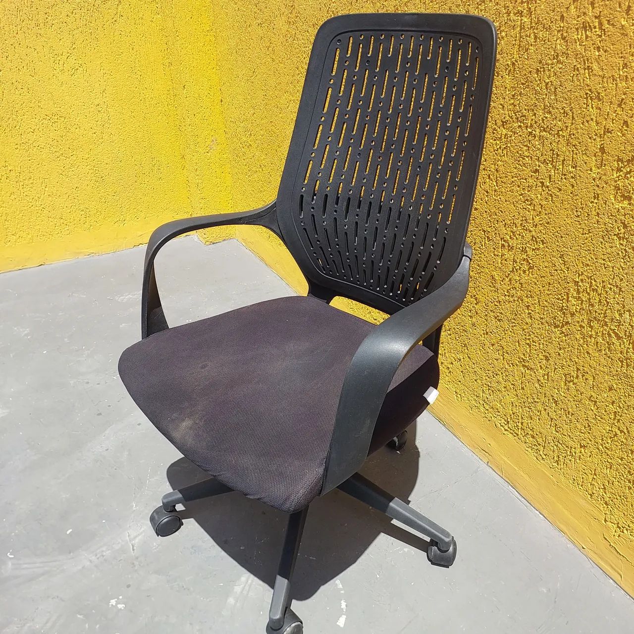 Cadeira de Escritório Giratória com Rodinhas - Foto 5