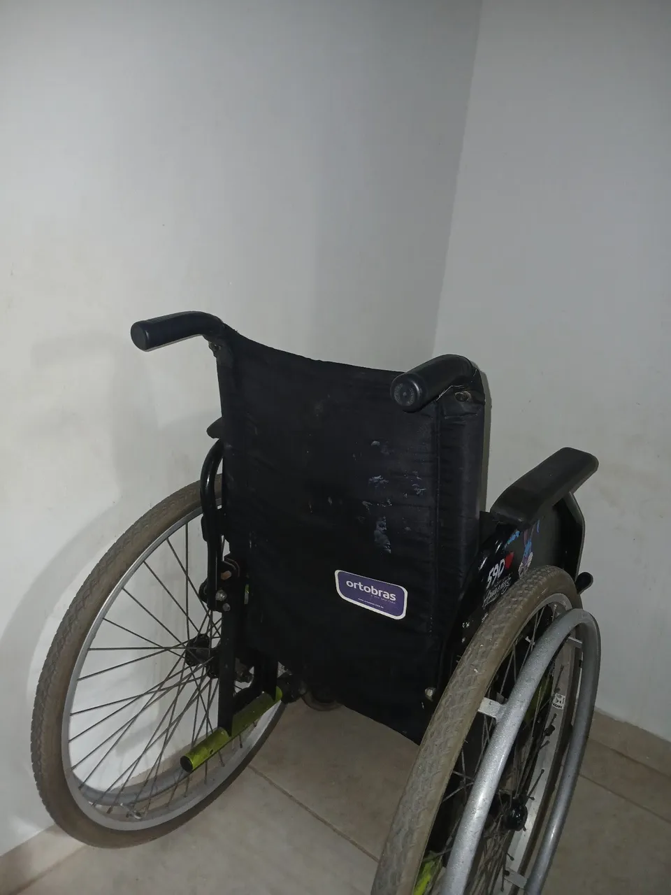 Vendo cadeira de rodas ortobras