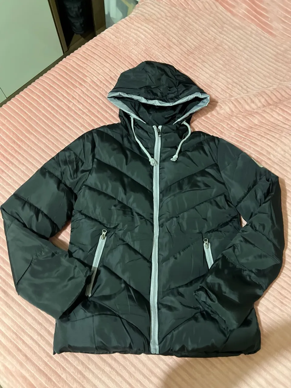Jaqueta Acolchoada com Capuz - Conforto e Estilo!
