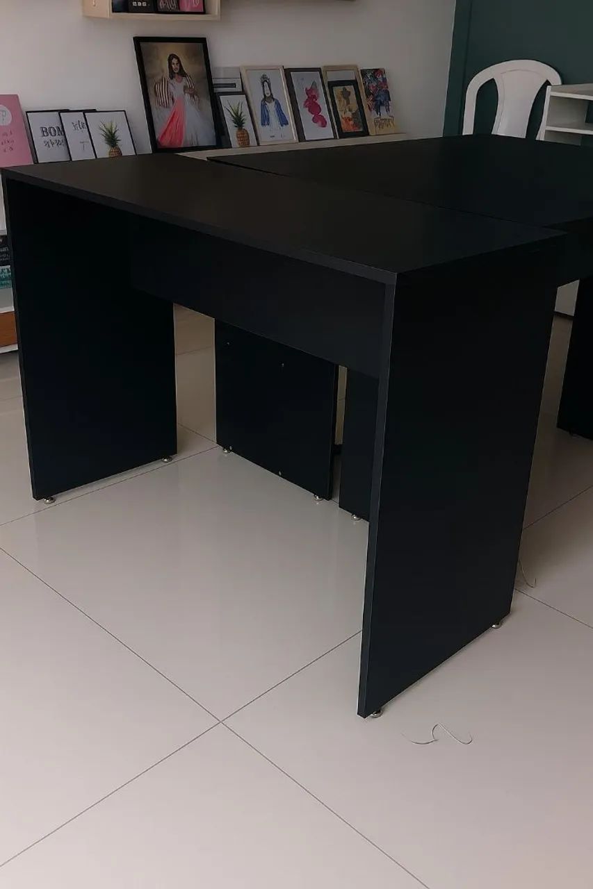 Escrivaninha preta moderna e elegante