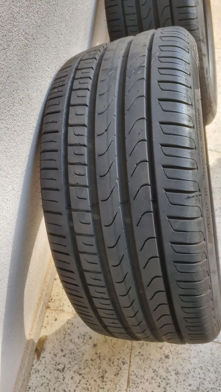 Vendo pneus run flat seminovos