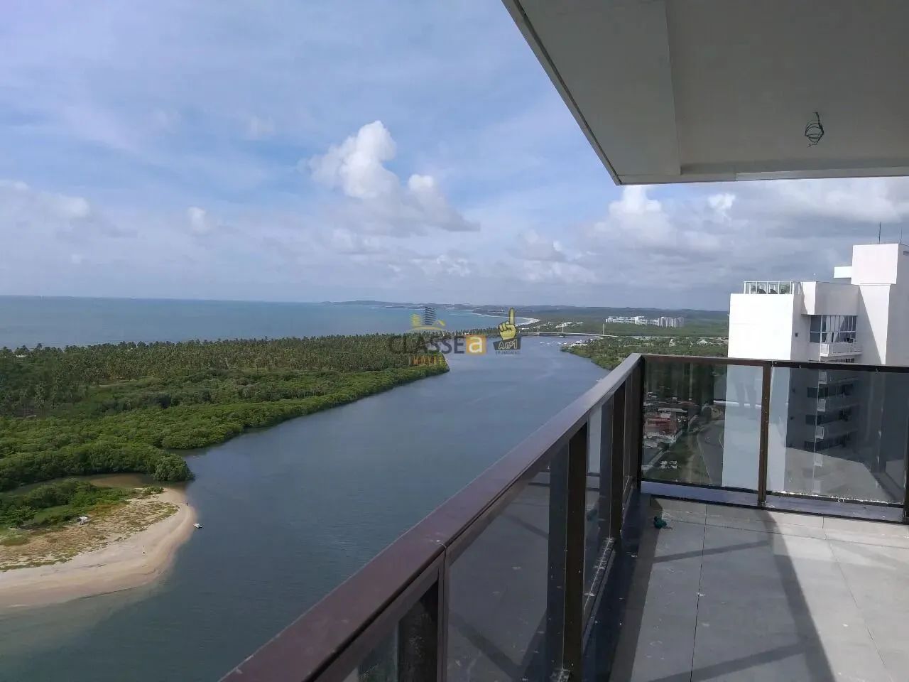 Apartamento 2 quartos beira mar com varanda | Edf Barra Home Stay