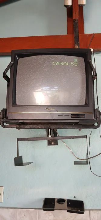 TV Mitsubishi 20 polegadas já com suporte 