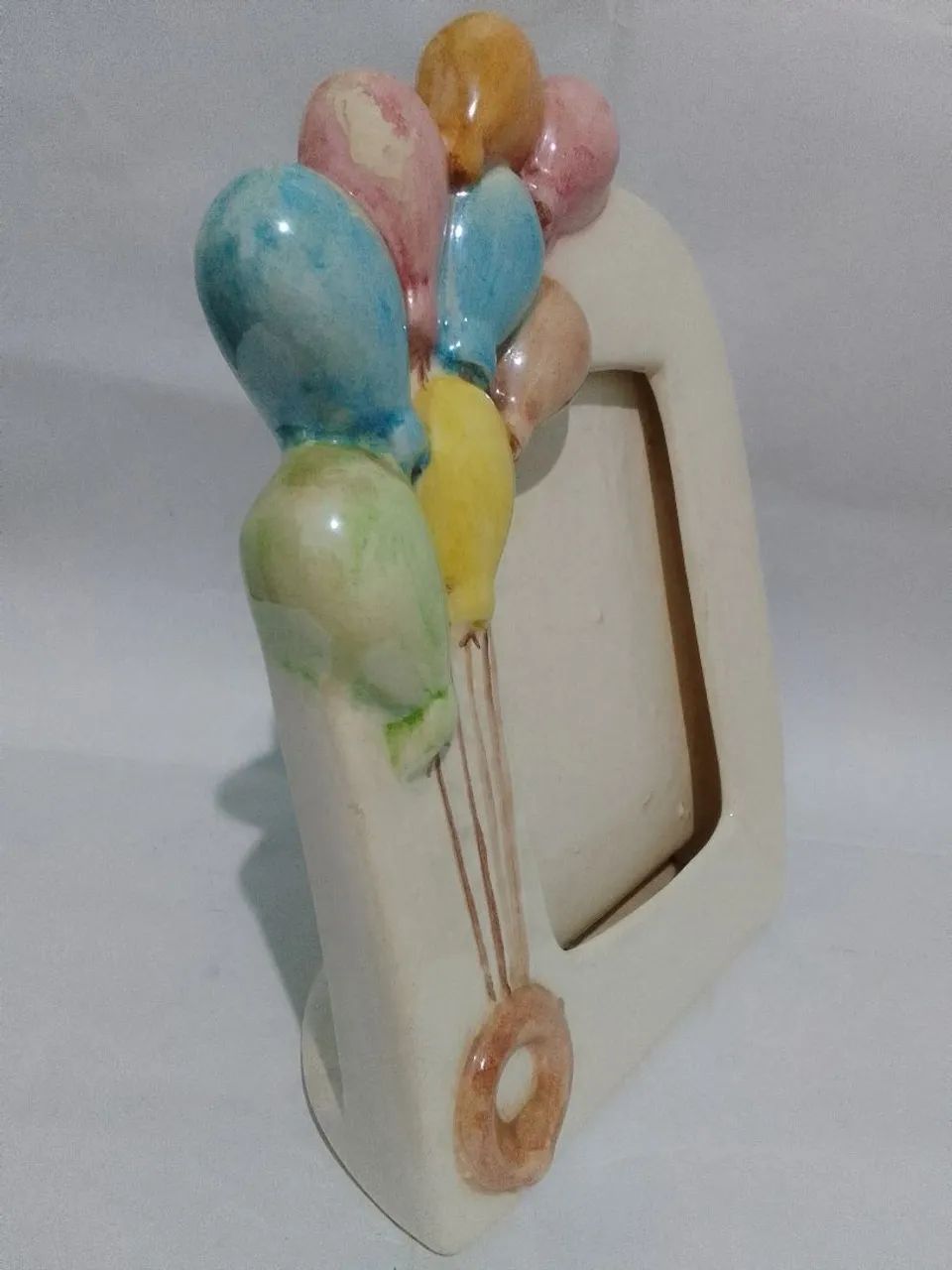 Porta-retrato cerâmica com balões festivos - Foto 4