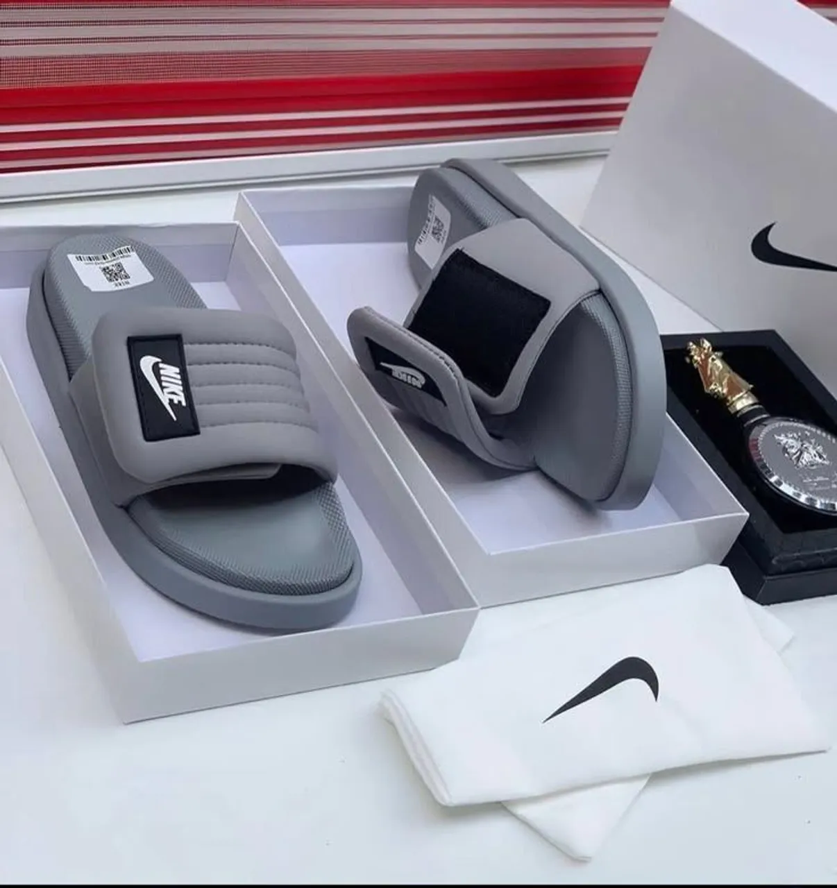 Sandália Nike Cinza - Conforto e Estilo