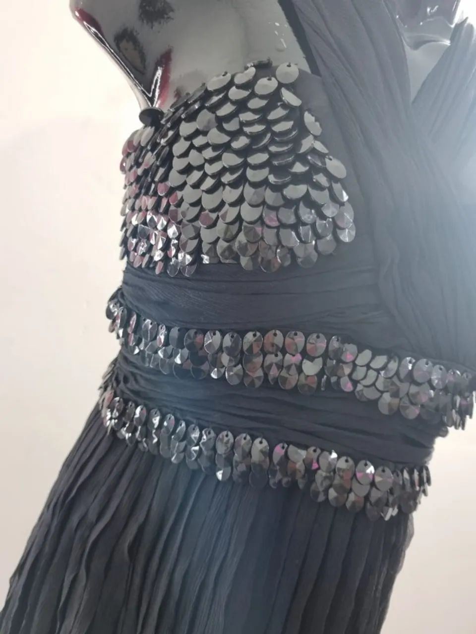 Vestido preto em seda com aplicações Daslu - Foto 2