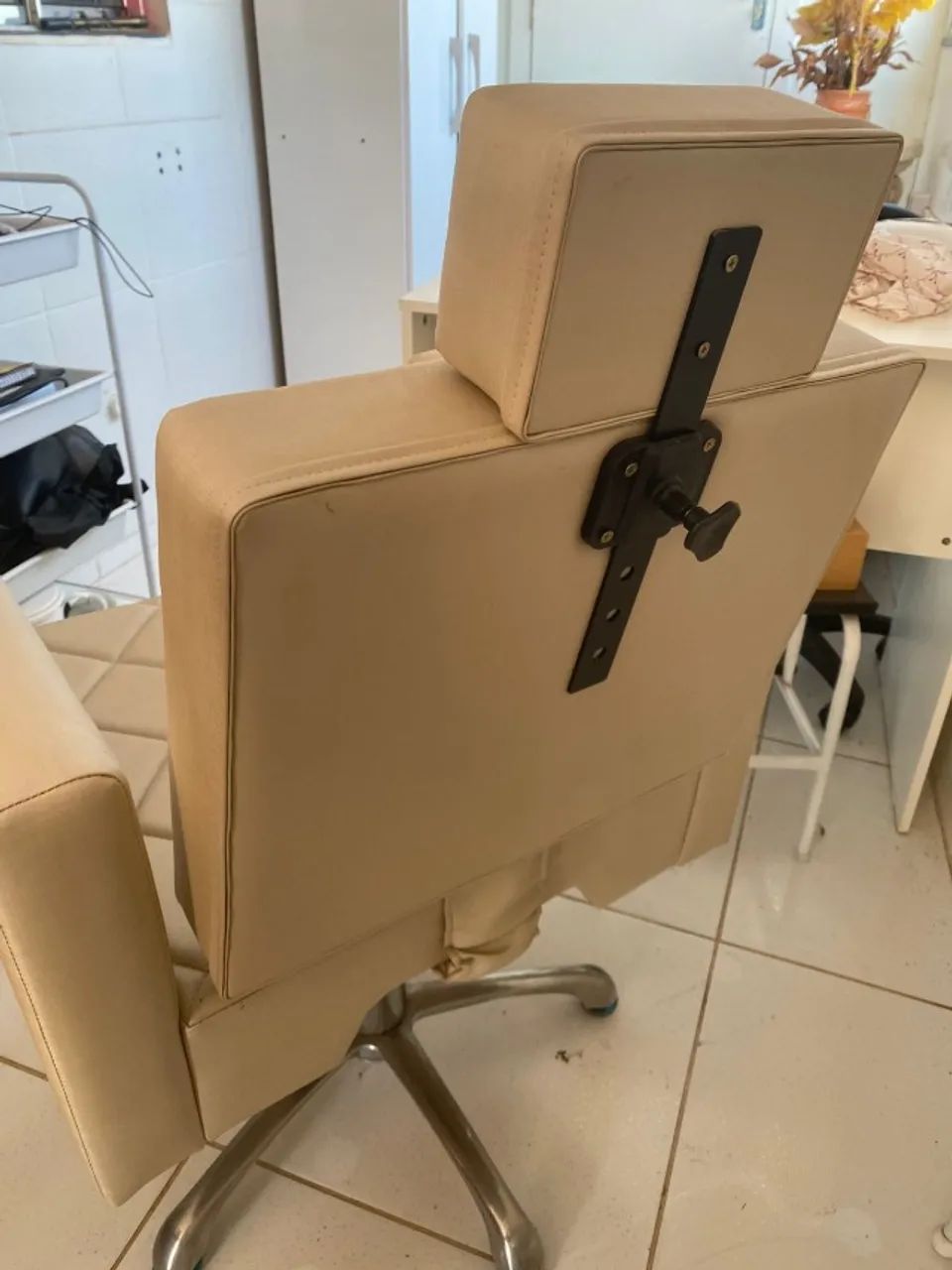 Cadeira Evidence Barbeiro Cabeleireiro Fixa com Base Giratória:bege Bege - Foto 4