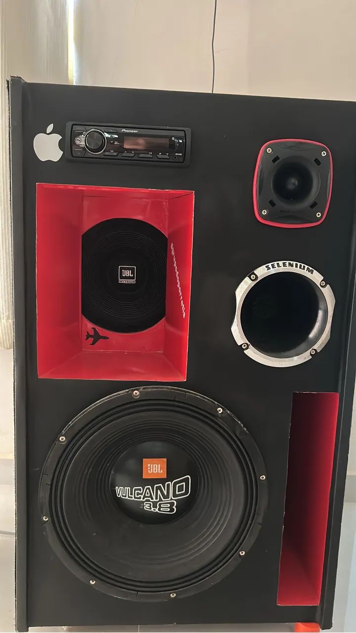 Caixa de som JBL automotiva