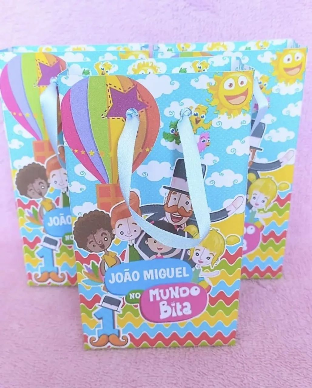 Sacolas e caixinhas Personalizadas Mundo Bita 